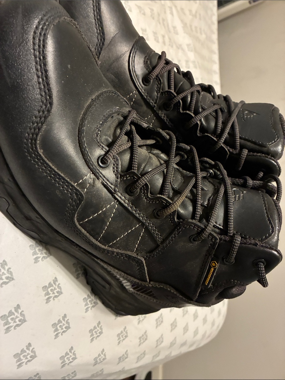 Men's Black Hiking Boots - All-Weather Support - Picture 2 of 2
